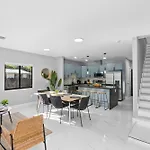 Amazing Townhouse W Free Parking