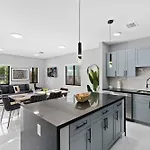 Amazing Townhouse W Free Parking