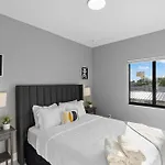 Amazing Townhouse W Free Parking