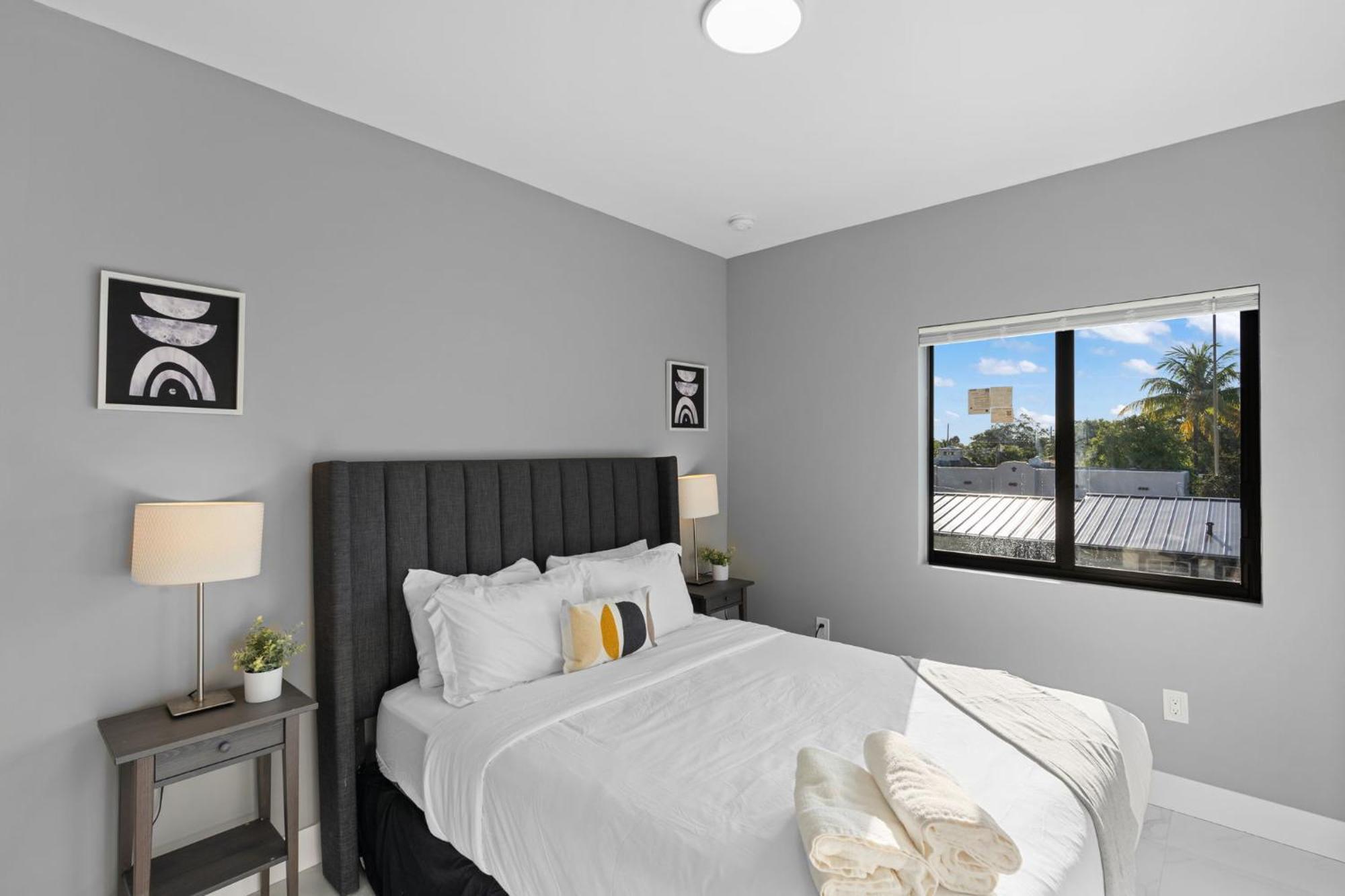 Amazing Townhouse W Free Parking